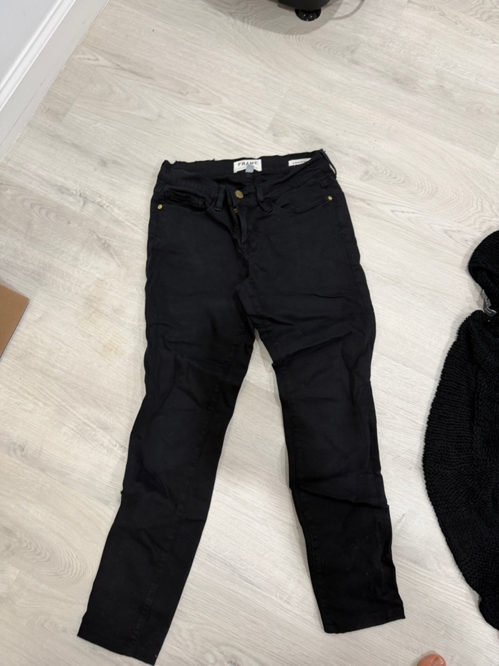 Frame Denim Women’s Skinny Jeans in Black